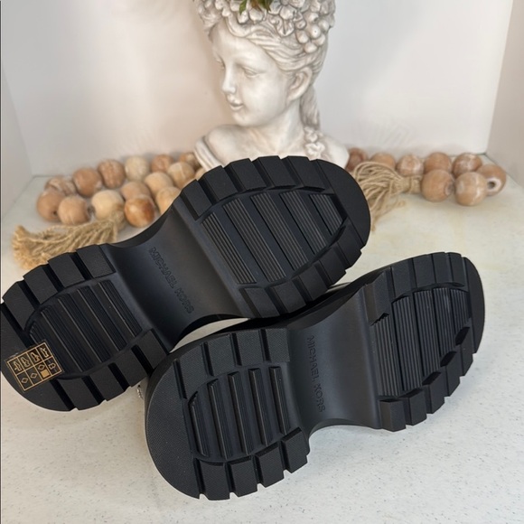 MICHAEL MICHAEL KORS
Shiloh Leather Loafer  Black Size 8.5 - Picture 6 of 12